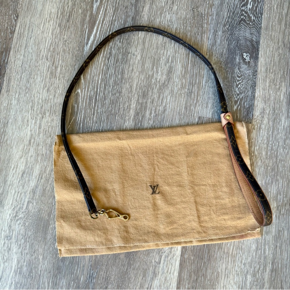 Louis Vuitton | Baxter Brown Monogram Dog Leash | MM